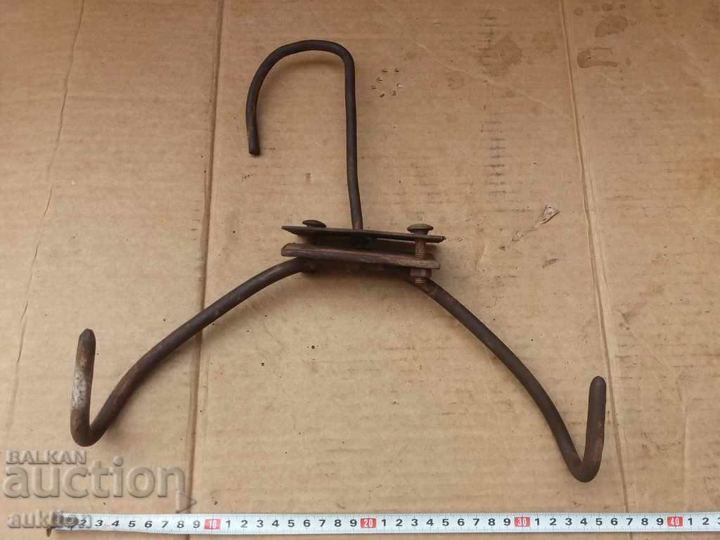 Delivery of OLD MASSIVE ROTARY HOOK, BRACKET Delivery of OLD MASSIVE ROTARY HOOK, BRACKET