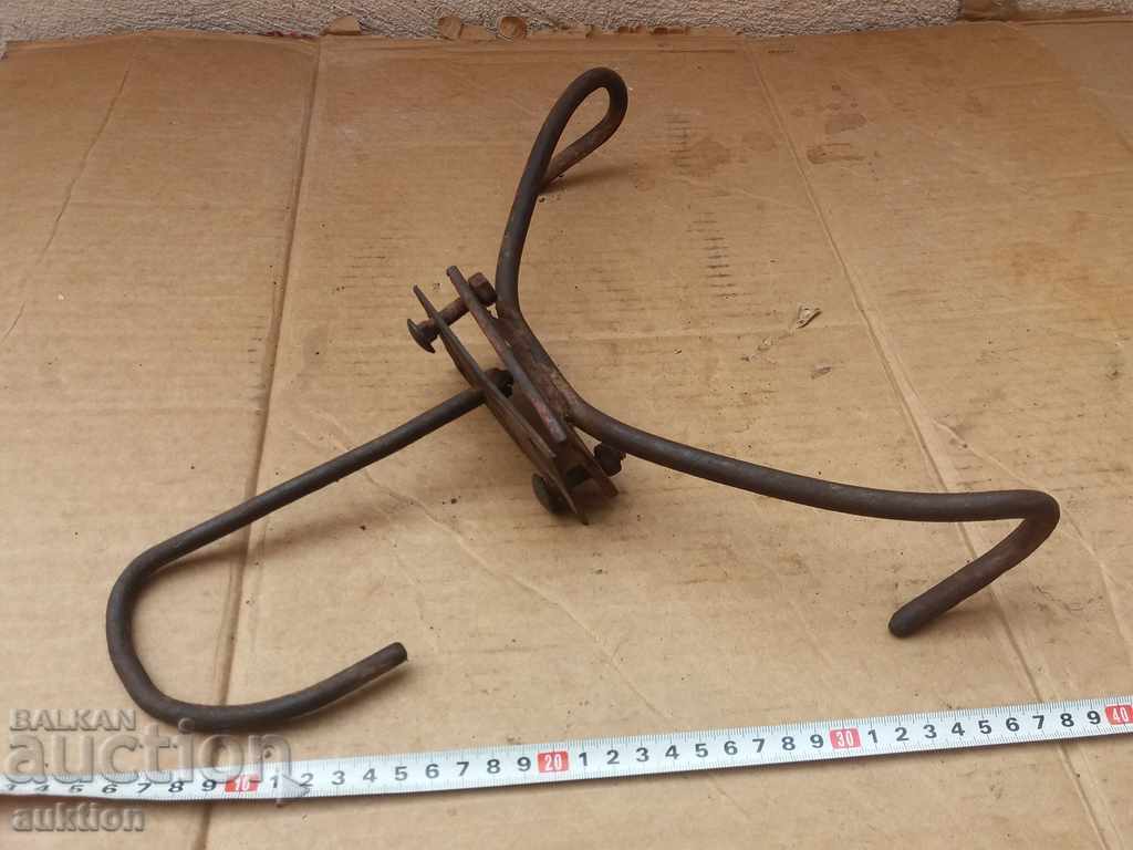 OLD MASSIVE ROTARY HOOK, BRACKET - 6 OLD MASSIVE ROTARY HOOK, BRACKET - 6