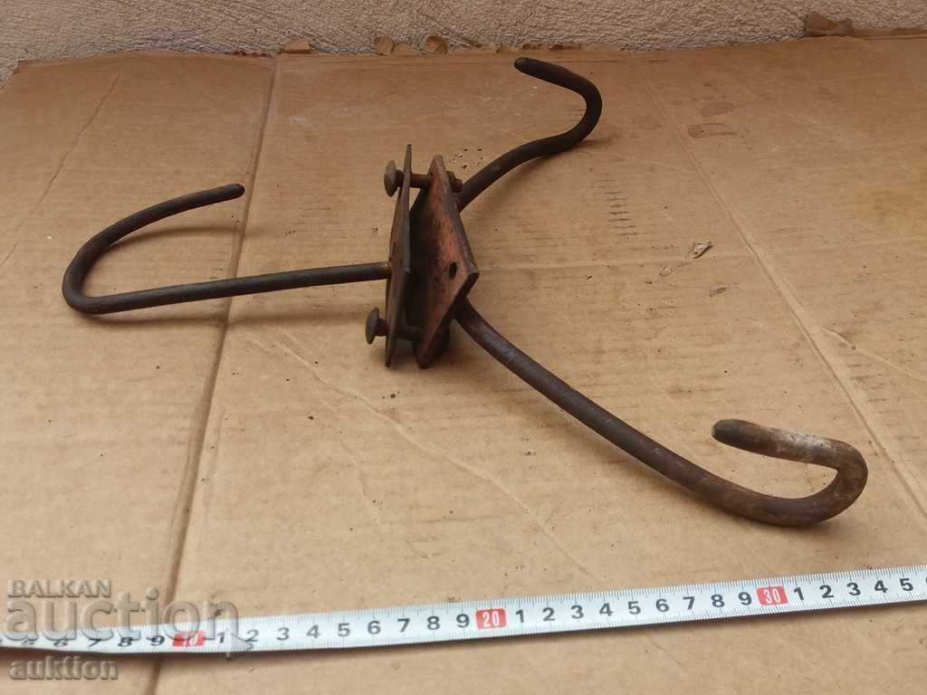 OLD MASSIVE ROTARY HOOK, BRACKET - 7 OLD MASSIVE ROTARY HOOK, BRACKET - 7