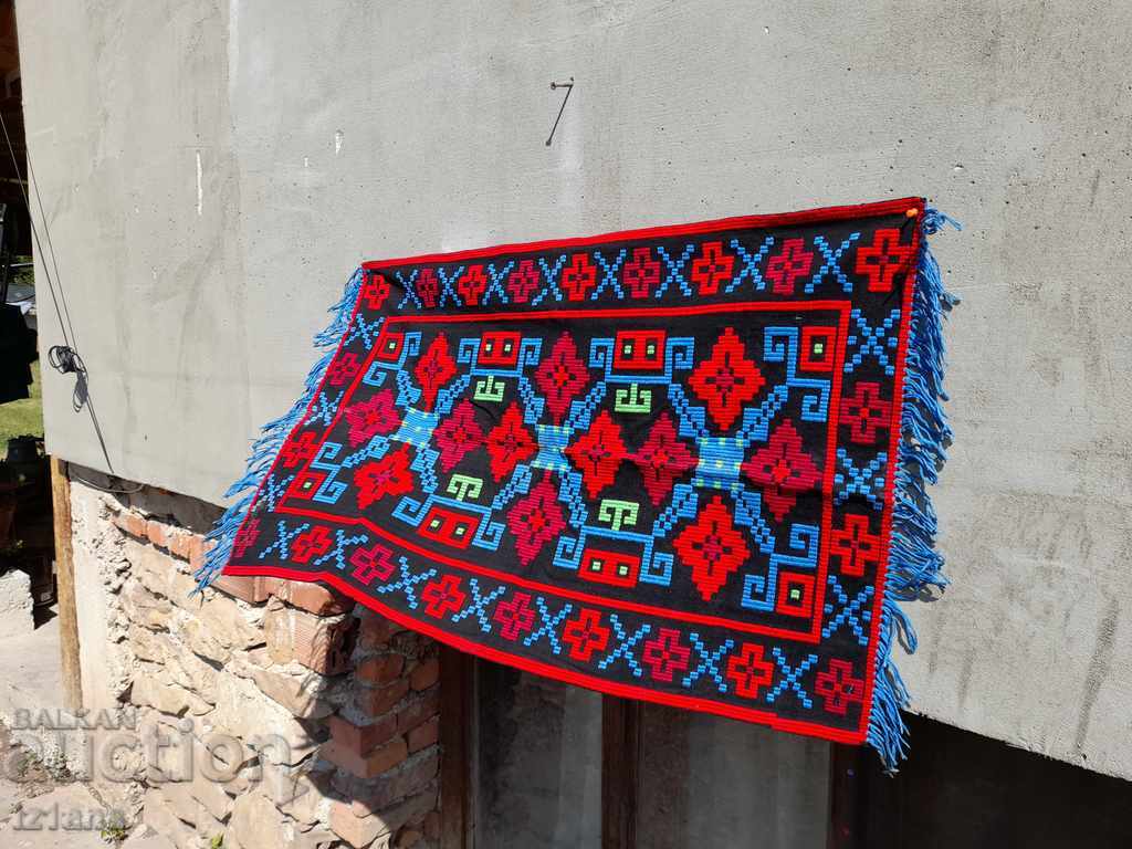 Antique carpet, wall coveringVintage carpet, tablecloth for with price 40.00 BGN | € 20.45 Antique carpet, wall coveringVintage carpet, tablecloth for with price 40.00 BGN | € 20.45