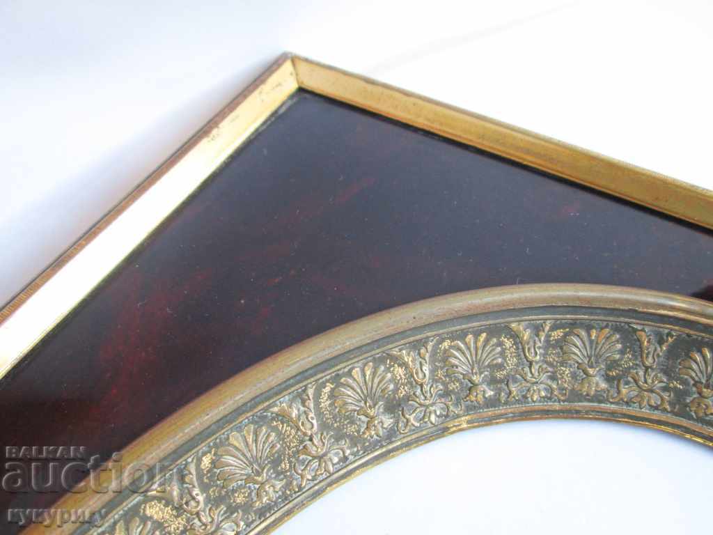 Δημοπρασία Παλιά γερμανική κορνίζα βακελίτη χάλκινα στολίδια Δημοπρασία Παλιά γερμανική κορνίζα βακελίτη χάλκινα στολίδια