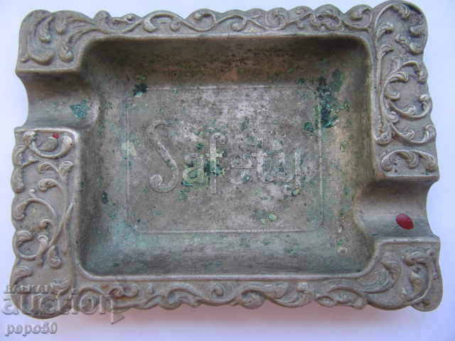 Auction Interesting Metal Ashtray for Two Auction Interesting Metal Ashtray for Two