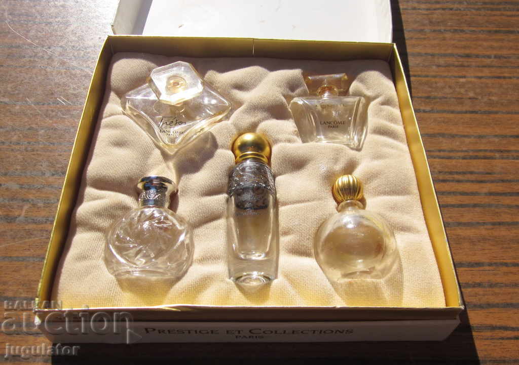 Delivery of set of old French glass perfume bottles in a box Delivery of set of old French glass perfume bottles in a box