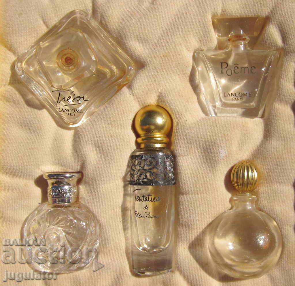 set de sticle vechi de parfum din sticlă franceză într-o cutie