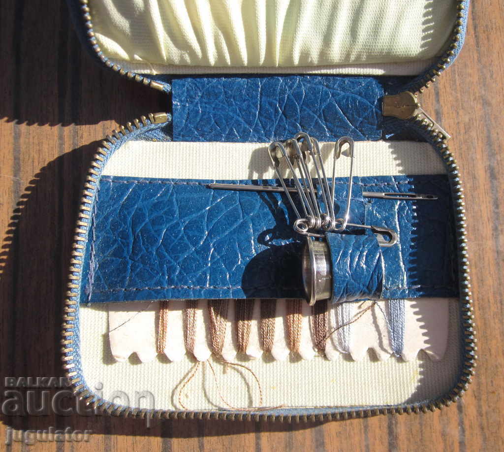 παλιό αχρησιμοποίητο γερμανικό τουριστικό σετ ραπτικής με τιμή 20.00 BGN | € 10.23