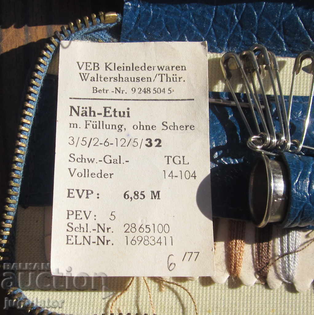 Παράδοση παλιό αχρησιμοποίητο γερμανικό τουριστικό σετ ραπτικής