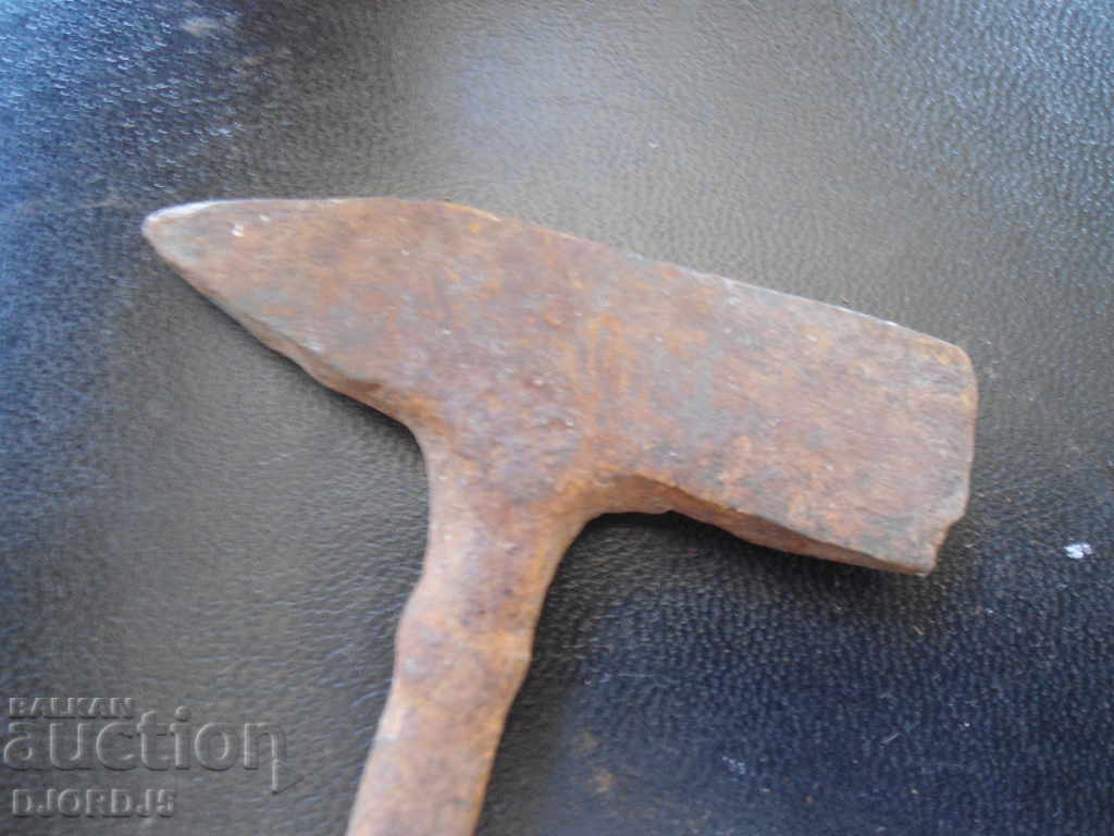 Old hammer, electric, welding with price 3.00 BGN | € 1.53 Old hammer, electric, welding with price 3.00 BGN | € 1.53