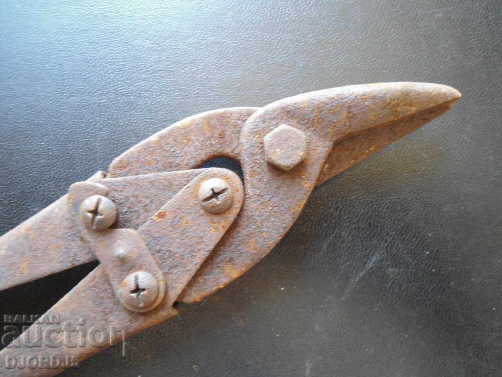 Old scissors with price 4.00 BGN | € 2.05 Old scissors with price 4.00 BGN | € 2.05