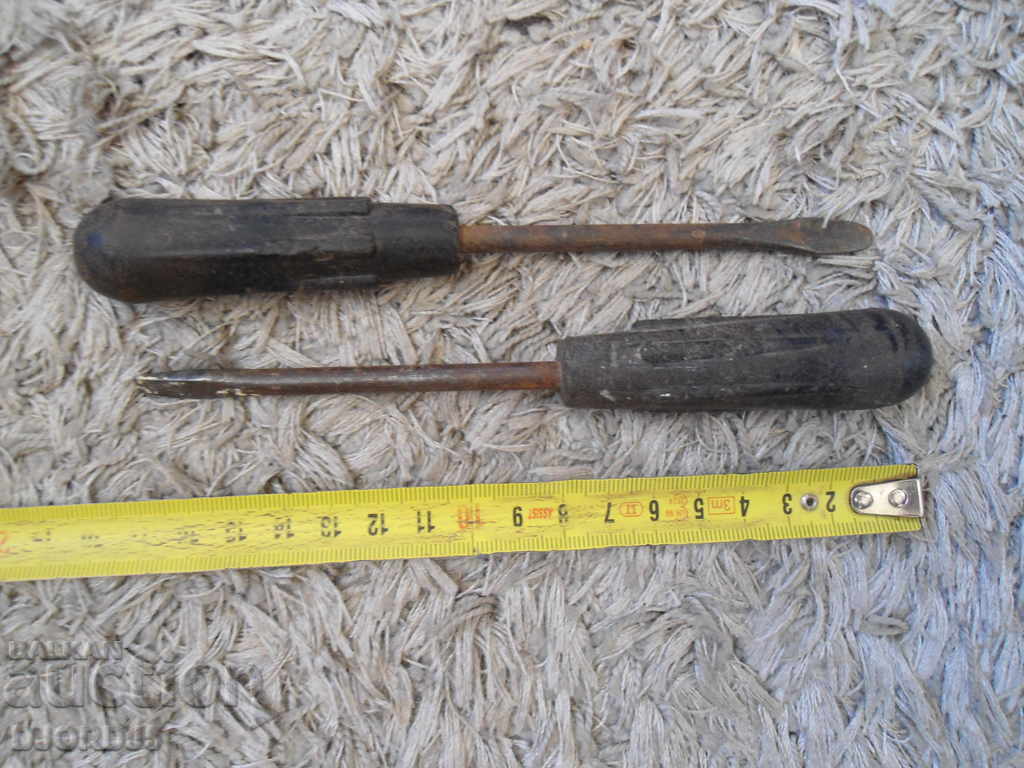 Old screwdrivers, 2 pieces with price 3.00 BGN | € 1.53 Old screwdrivers, 2 pieces with price 3.00 BGN | € 1.53