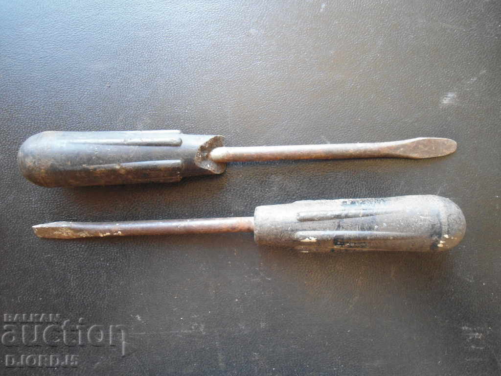Auction Old screwdrivers, 2 pieces Auction Old screwdrivers, 2 pieces