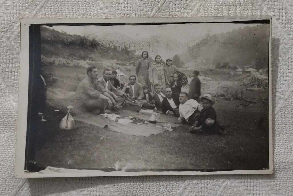 GRUMPHONE GUM COMPANY PHOTO with price 3.00 BGN | € 1.53 GRUMPHONE GUM COMPANY PHOTO with price 3.00 BGN | € 1.53