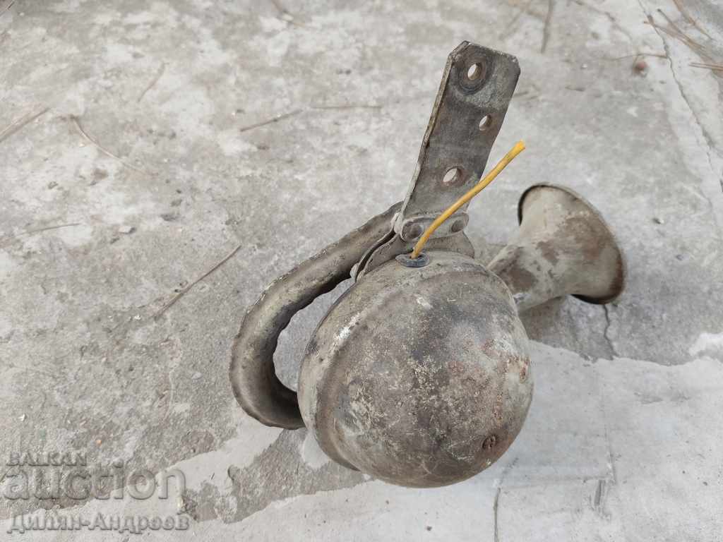 Ένας παλιός θρόμβος αυτοκινήτου με τιμή 14.00 BGN | € 7.16 Ένας παλιός θρόμβος αυτοκινήτου με τιμή 14.00 BGN | € 7.16