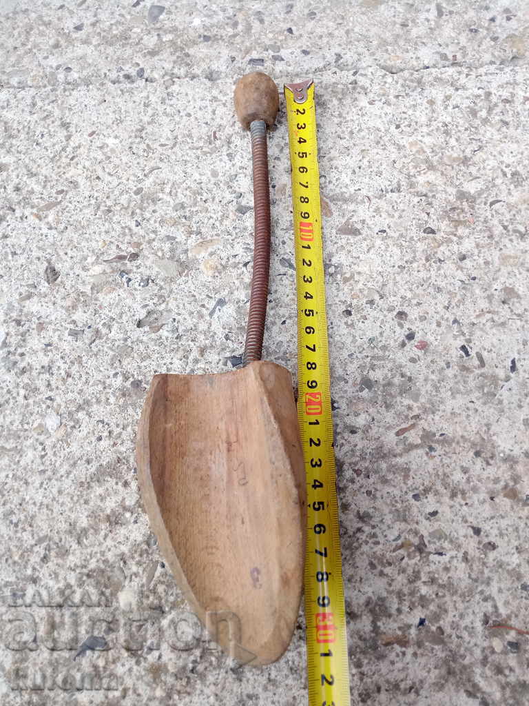 Auction Old shoe mold Auction Old shoe mold