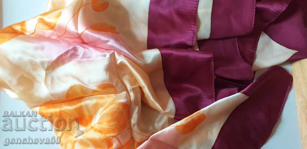 Копринена рисувана кърпа за глава110см.с етикет с цена € 10.00 | 19.56 лв.