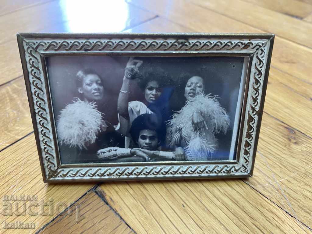 Fotografie a lui Bonnie M într-un cadru cu preț 15.00 BGN | € 7.67