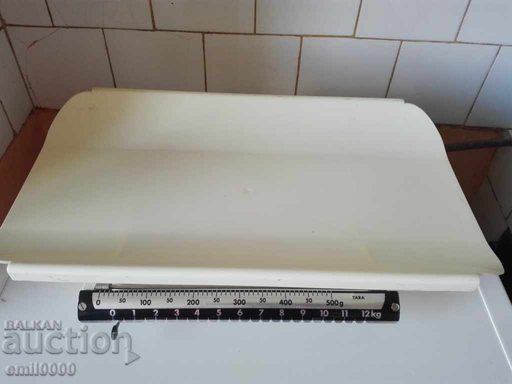 Δημοπρασία Παλιά ιατρική κλίμακα, ζυγαριές. Δημοπρασία Παλιά ιατρική κλίμακα, ζυγαριές.