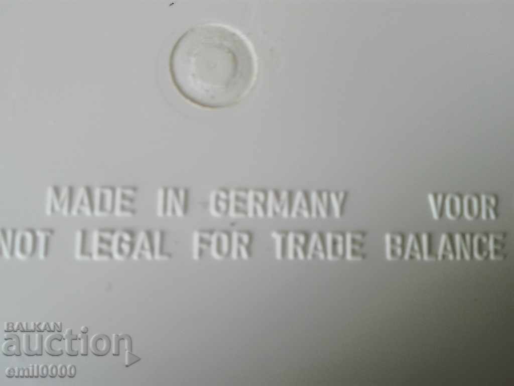 Παράδοση Παλιά ιατρική κλίμακα, ζυγαριές. Παράδοση Παλιά ιατρική κλίμακα, ζυγαριές.