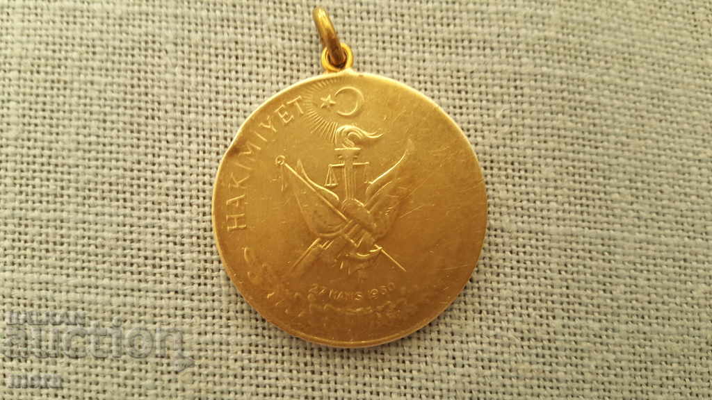 Dollar medallion - gold-plated silver 1/2 dollar 1968 in hardware - 5 Dollar medallion - gold-plated silver 1/2 dollar 1968 in hardware - 5