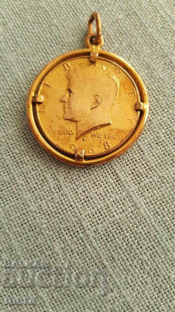 Доларов медальон -позлатен сребърен 1/2 долар 1968  в обков
