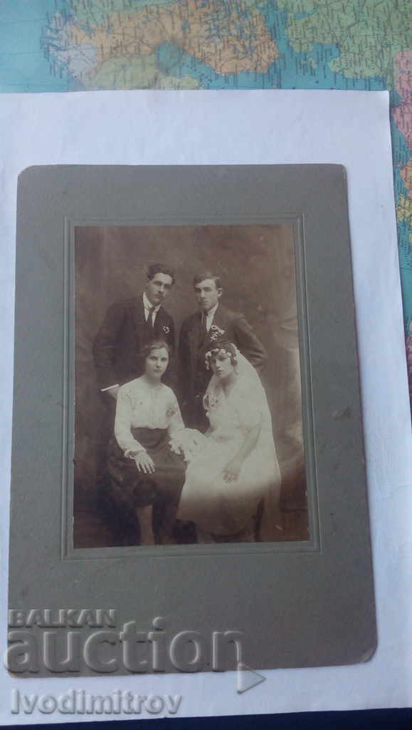 Снимка Младоженци с мъж и жена Русе 1925 Картон