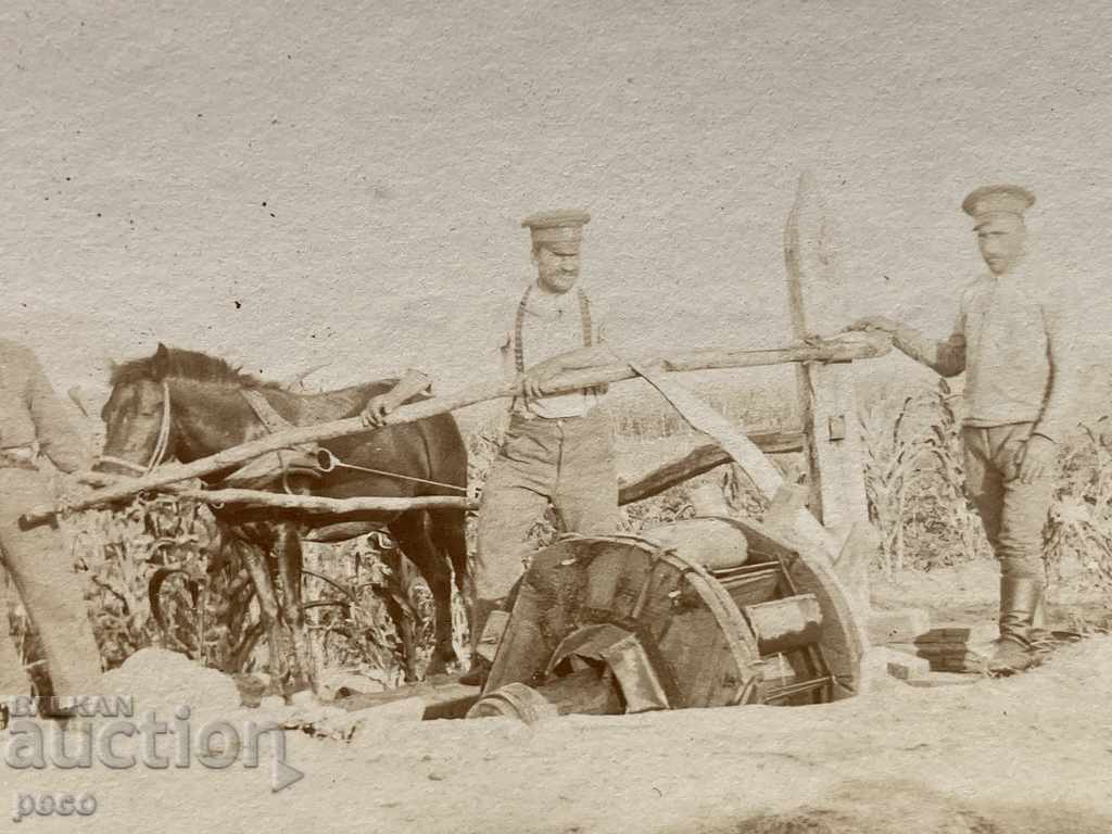 Παράδοση Το χωριό Dobrushevo Macedonia 1918 Στρατιωτικό Dolap στον κήπο Παράδοση Το χωριό Dobrushevo Macedonia 1918 Στρατιωτικό Dolap στον κήπο