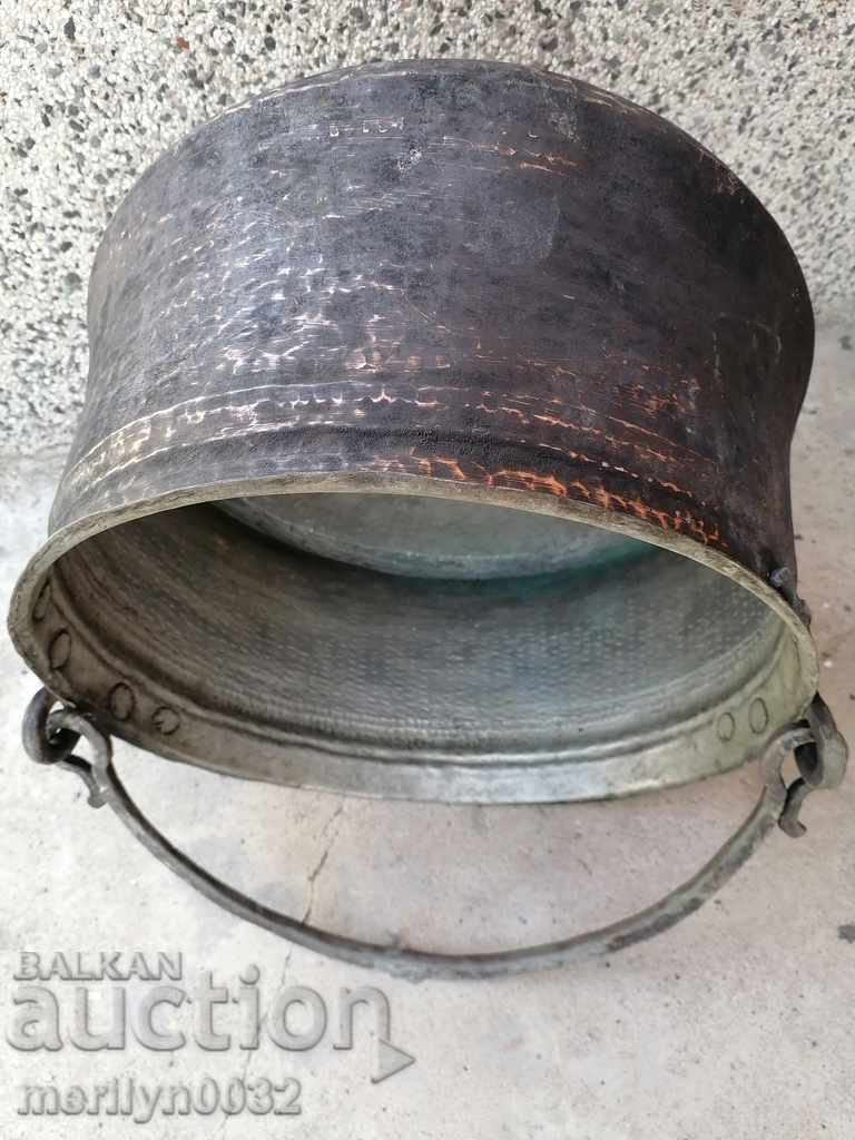 Auction Old harania, copper vessel, large cauldron, copper, dustpan Auction Old harania, copper vessel, large cauldron, copper, dustpan