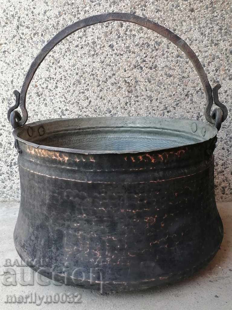 Old harania, copper vessel, large cauldron, copper, dustpan Old harania, copper vessel, large cauldron, copper, dustpan