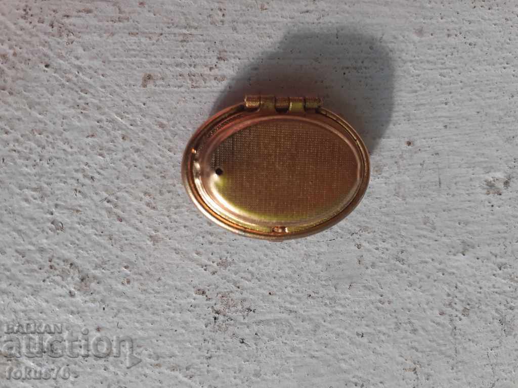 Avon branded cameo with price 90.00 BGN | € 46.02 Avon branded cameo with price 90.00 BGN | € 46.02