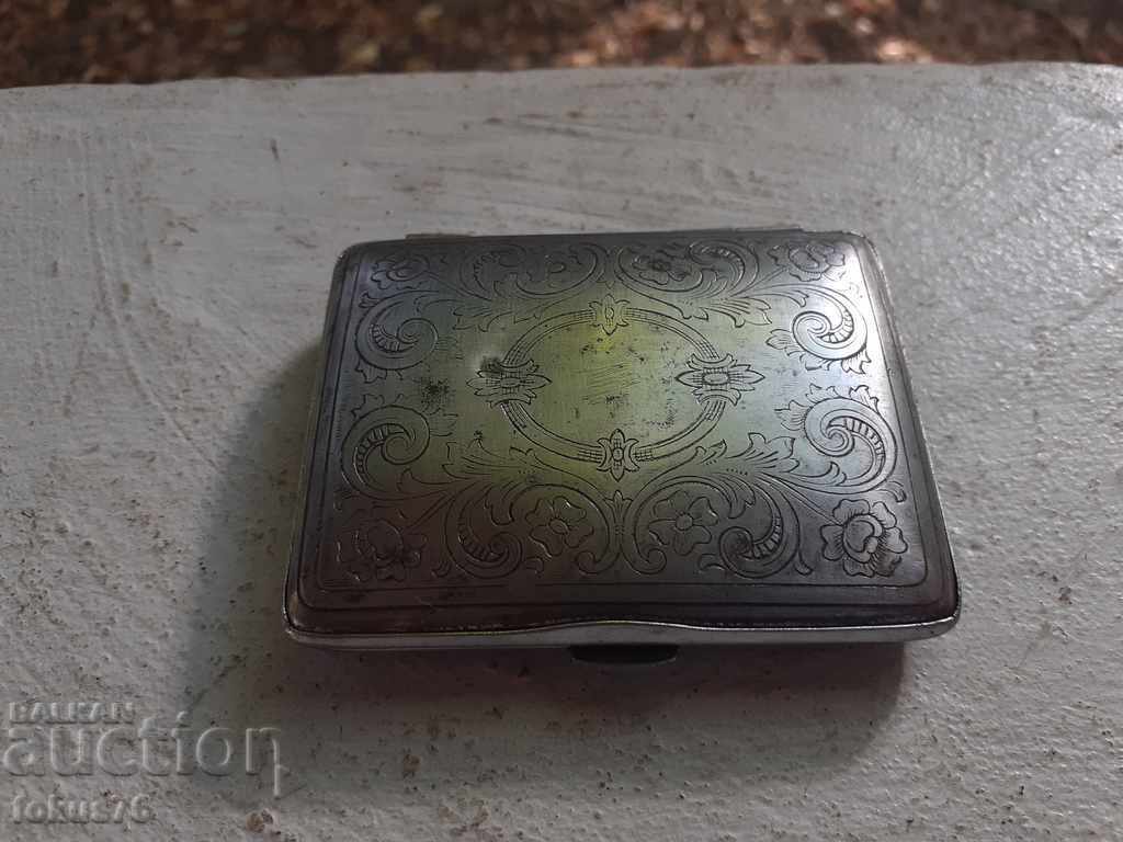 Παλιά μικρή εγχάρακτη θήκη τσιγάρων με τιμή 45.00 BGN | € 23.01 Παλιά μικρή εγχάρακτη θήκη τσιγάρων με τιμή 45.00 BGN | € 23.01