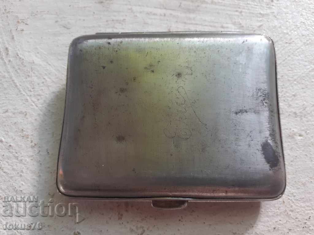 Δημοπρασία Παλιά μικρή εγχάρακτη θήκη τσιγάρων Δημοπρασία Παλιά μικρή εγχάρακτη θήκη τσιγάρων