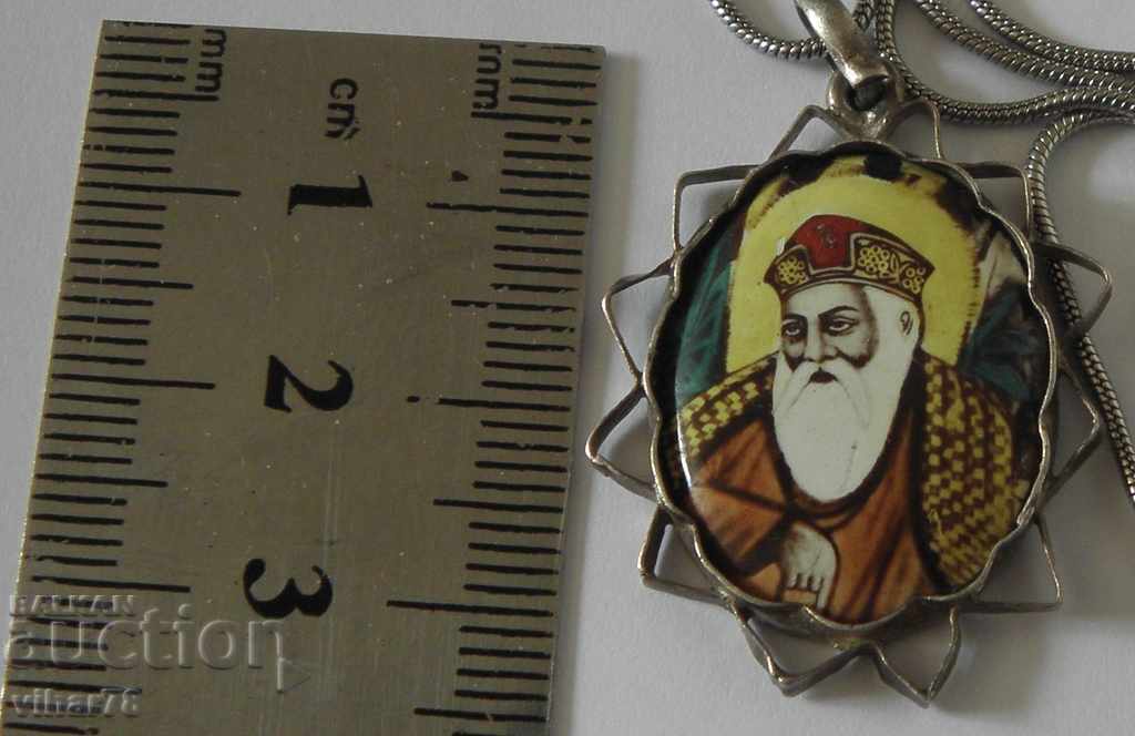 Много красив сребърен медальон с цена € 59.99 | 117.33 лв.