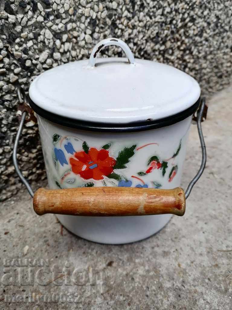 Enamelled dish from the time of the sauce jug with an enamel lid with price 53.00 BGN | € 27.10 Enamelled dish from the time of the sauce jug with an enamel lid with price 53.00 BGN | € 27.10