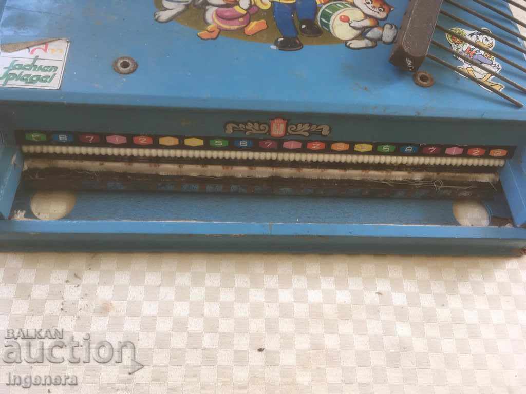 PIANO PENTRU COPII PENTRU REPARAȚII SAU PIESE cu preț 10.00 BGN | € 5.11