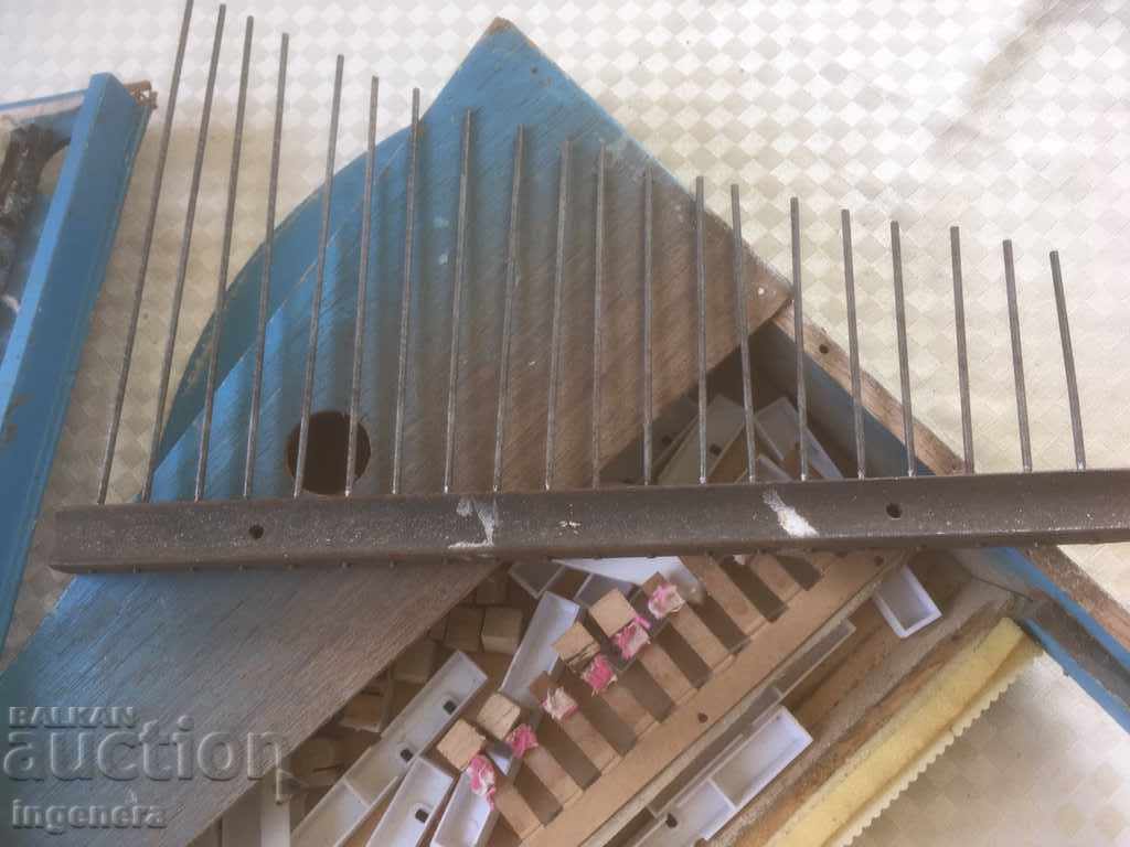 Livrarea PIANO PENTRU COPII PENTRU REPARAȚII SAU PIESE