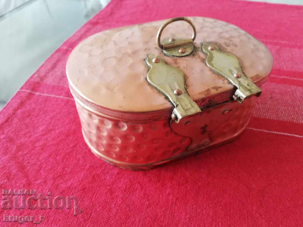 Παράδοση Ένα μεταλλικό κουτί