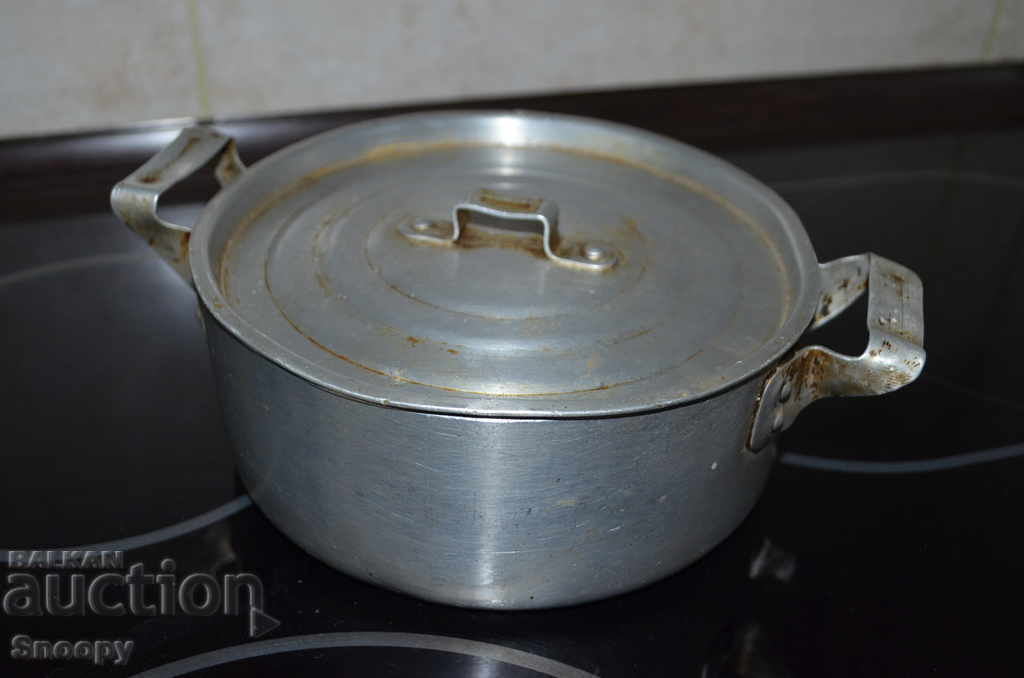 Aluminum saucepan with lid