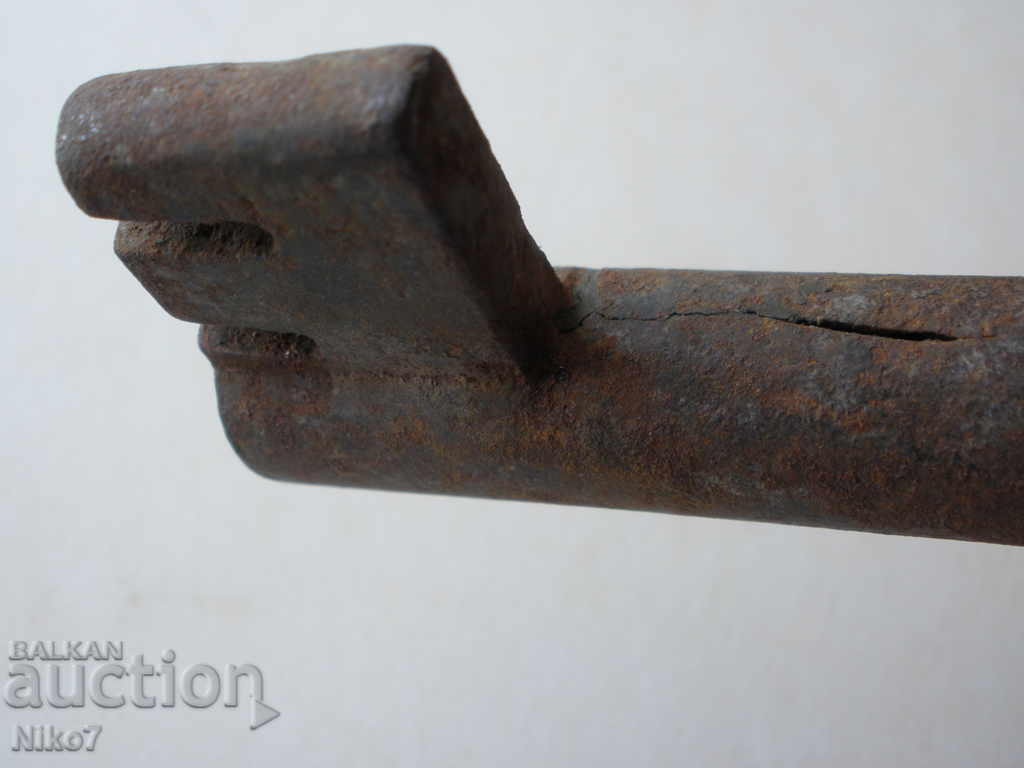 Ένα τεράστιο, σιδερένιο, παλιό κλειδί. - 6 Ένα τεράστιο, σιδερένιο, παλιό κλειδί. - 6