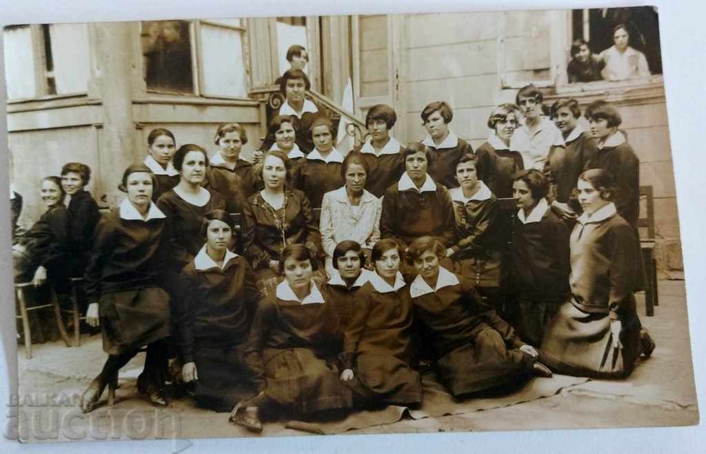 1928 ORPHANS BOARD SOFIA EVDOKIA NADEZDA PHOTO