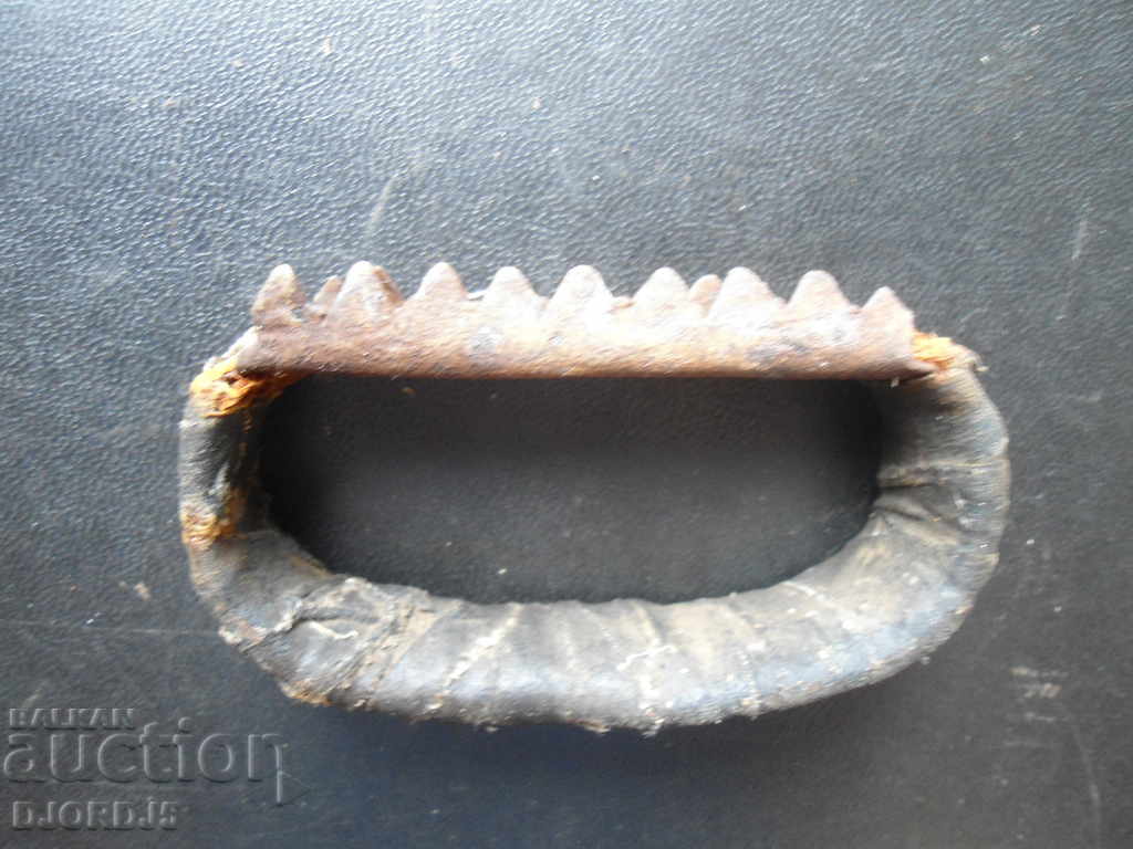 Ένα παλιό χέρι σιτηρών με τιμή 3.00 BGN | € 1.53