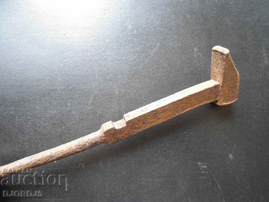 Delivery of An old hammer Delivery of An old hammer