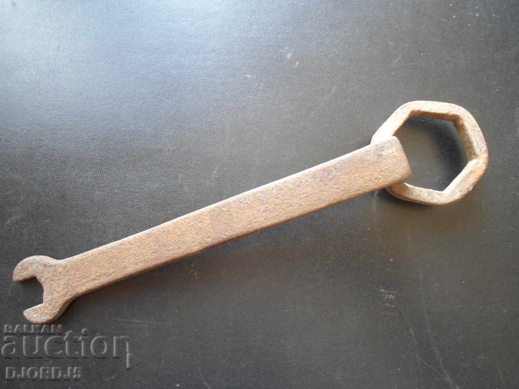 Old wrought iron key, cart, carriage with price 3.00 BGN | € 1.53 Old wrought iron key, cart, carriage with price 3.00 BGN | € 1.53