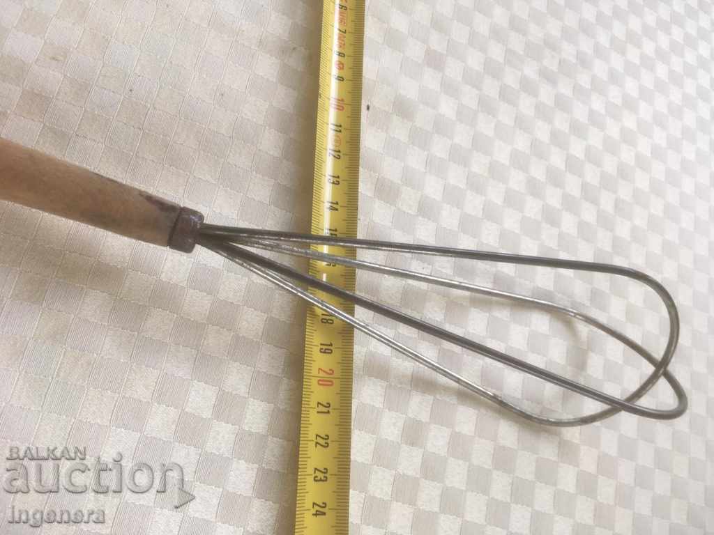 Auction MIXER HAND MIXER METAL AND WOOD Auction MIXER HAND MIXER METAL AND WOOD