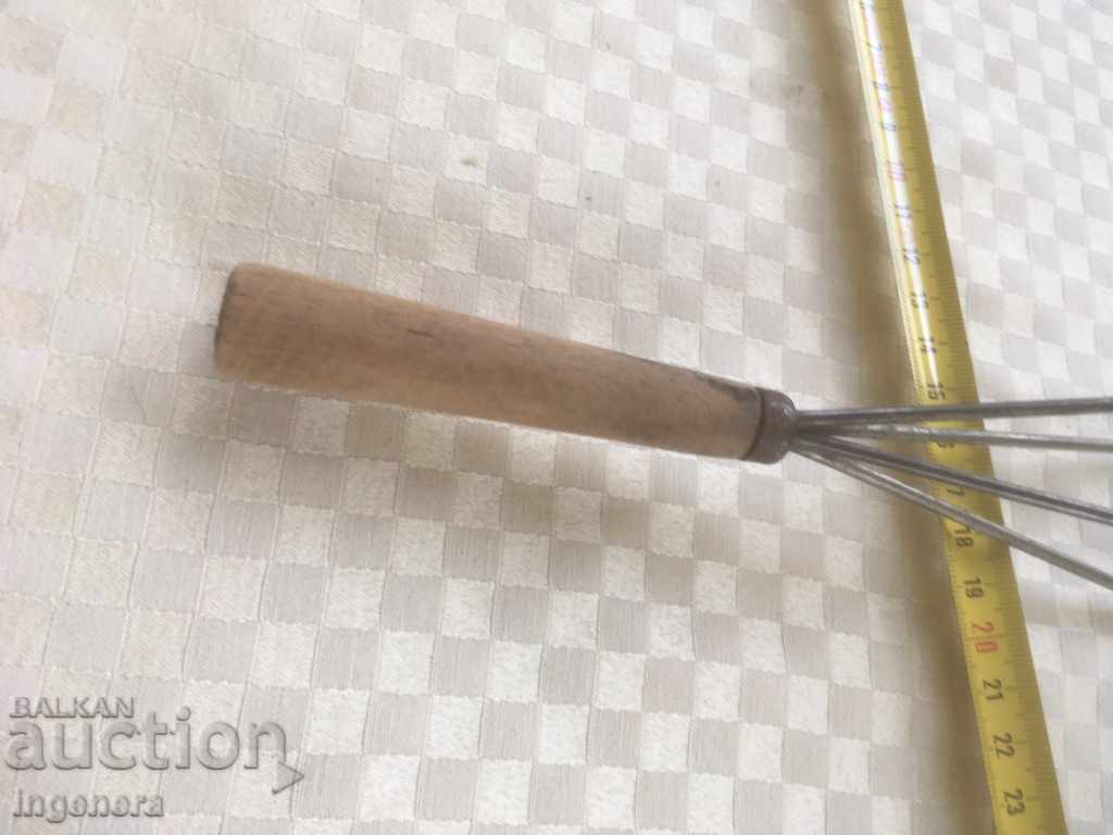 Delivery of MIXER HAND MIXER METAL AND WOOD Delivery of MIXER HAND MIXER METAL AND WOOD