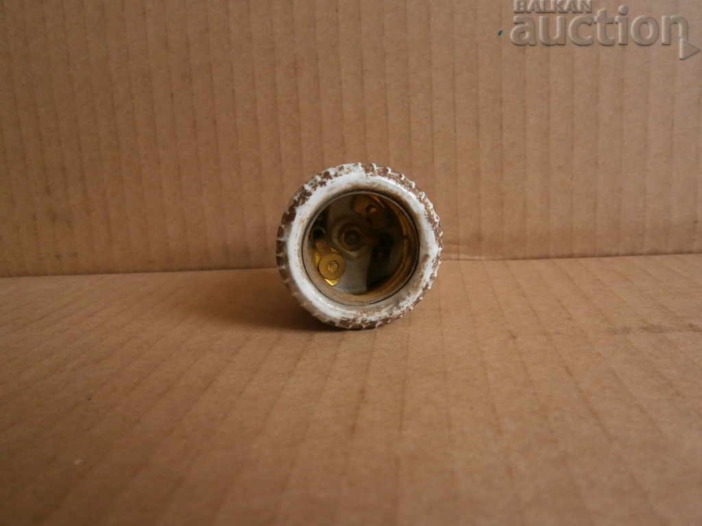 Delivery of vintage socket socket from the 1930s Delivery of vintage socket socket from the 1930s
