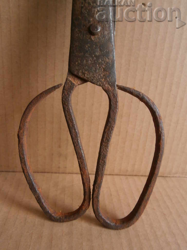 hand forged large scissors 18th century primitive with price 31.00 BGN | € 15.85