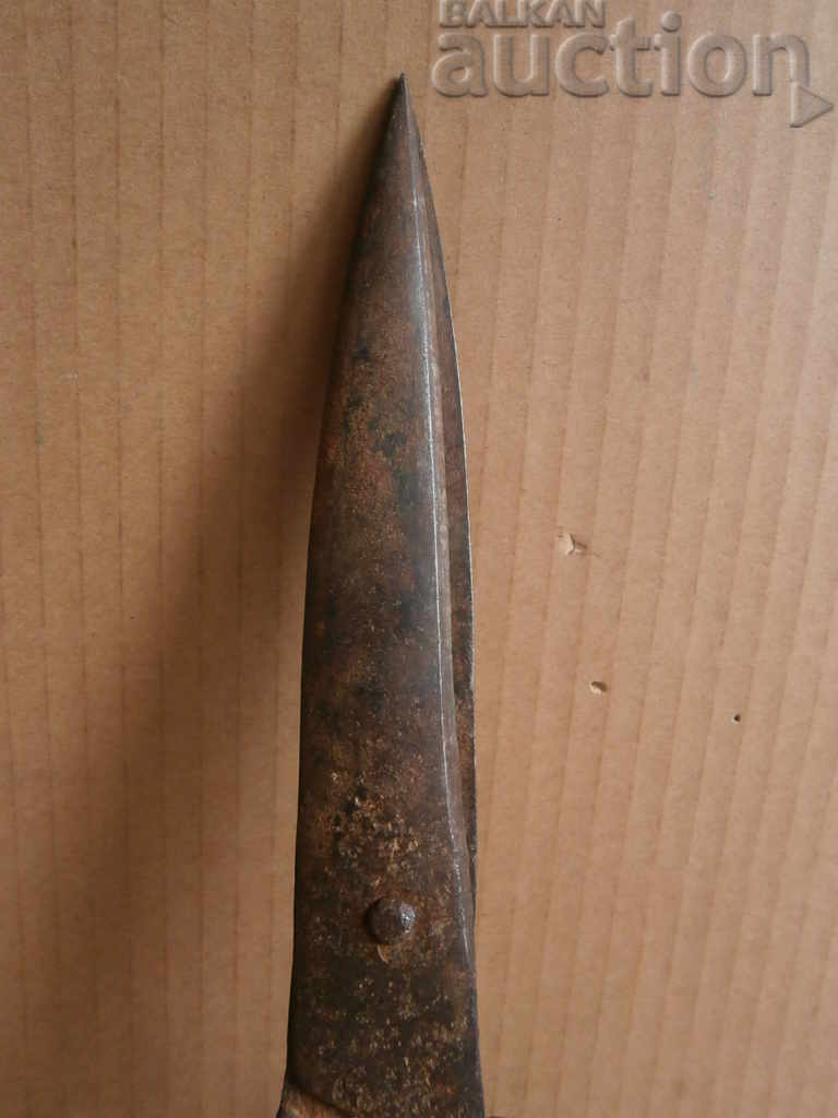 Auction  hand forged large scissors 18th century primitive