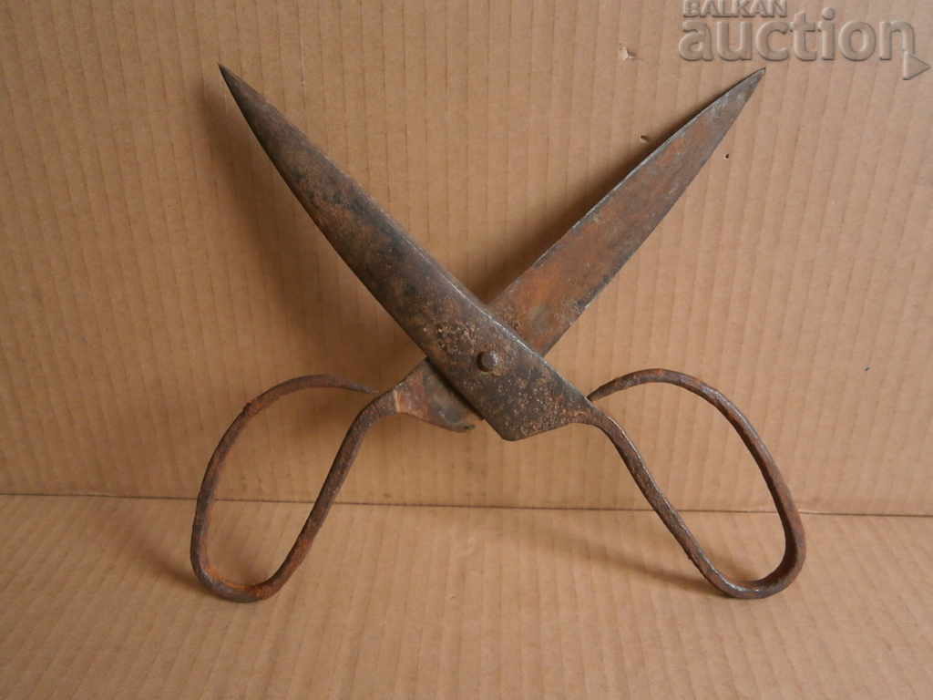 Delivery of hand forged large scissors 18th century primitive