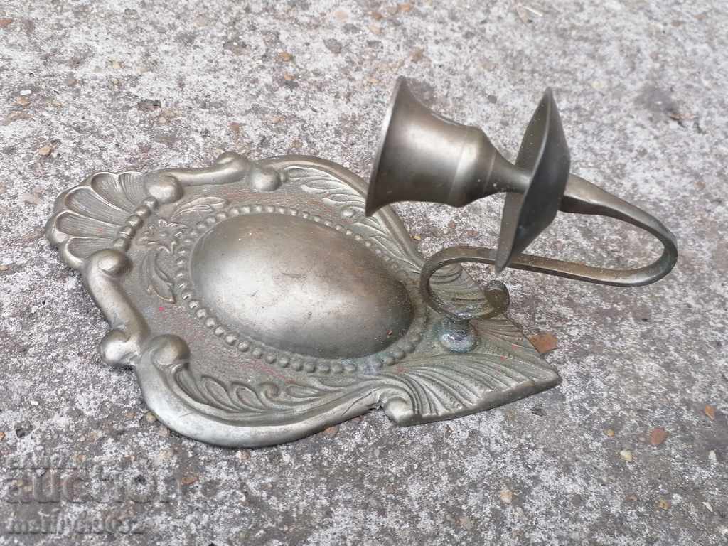 Candelabru vechi din bronz pentru lumânare de perete, lampă cu preț 69.00 BGN | € 35.28 Candelabru vechi din bronz pentru lumânare de perete, lampă cu preț 69.00 BGN | € 35.28