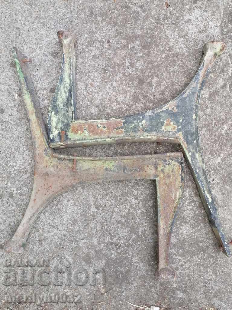 Legs from the bench figured cast iron pages 30 kg 60s with price 149.00 BGN | € 76.18 Legs from the bench figured cast iron pages 30 kg 60s with price 149.00 BGN | € 76.18