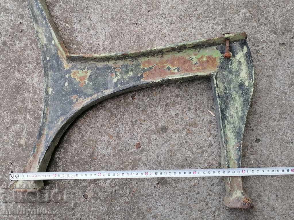 Legs from the bench figured cast iron pages 30 kg 60s - 6 Legs from the bench figured cast iron pages 30 kg 60s - 6